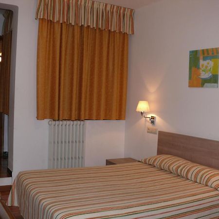Hostal Muntanya Artesa de Segre Bagian luar foto