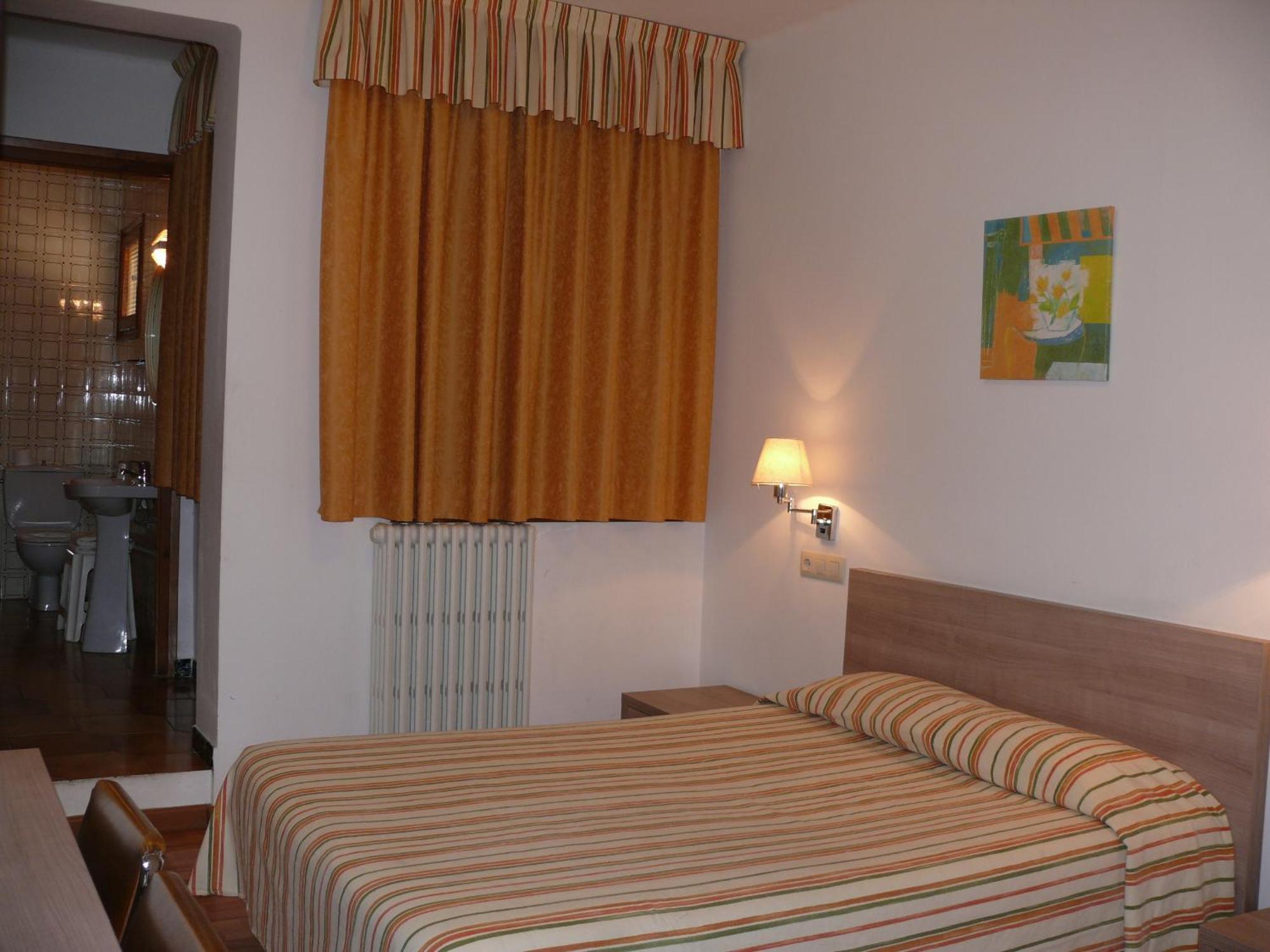 Hostal Muntanya Artesa de Segre Bagian luar foto
