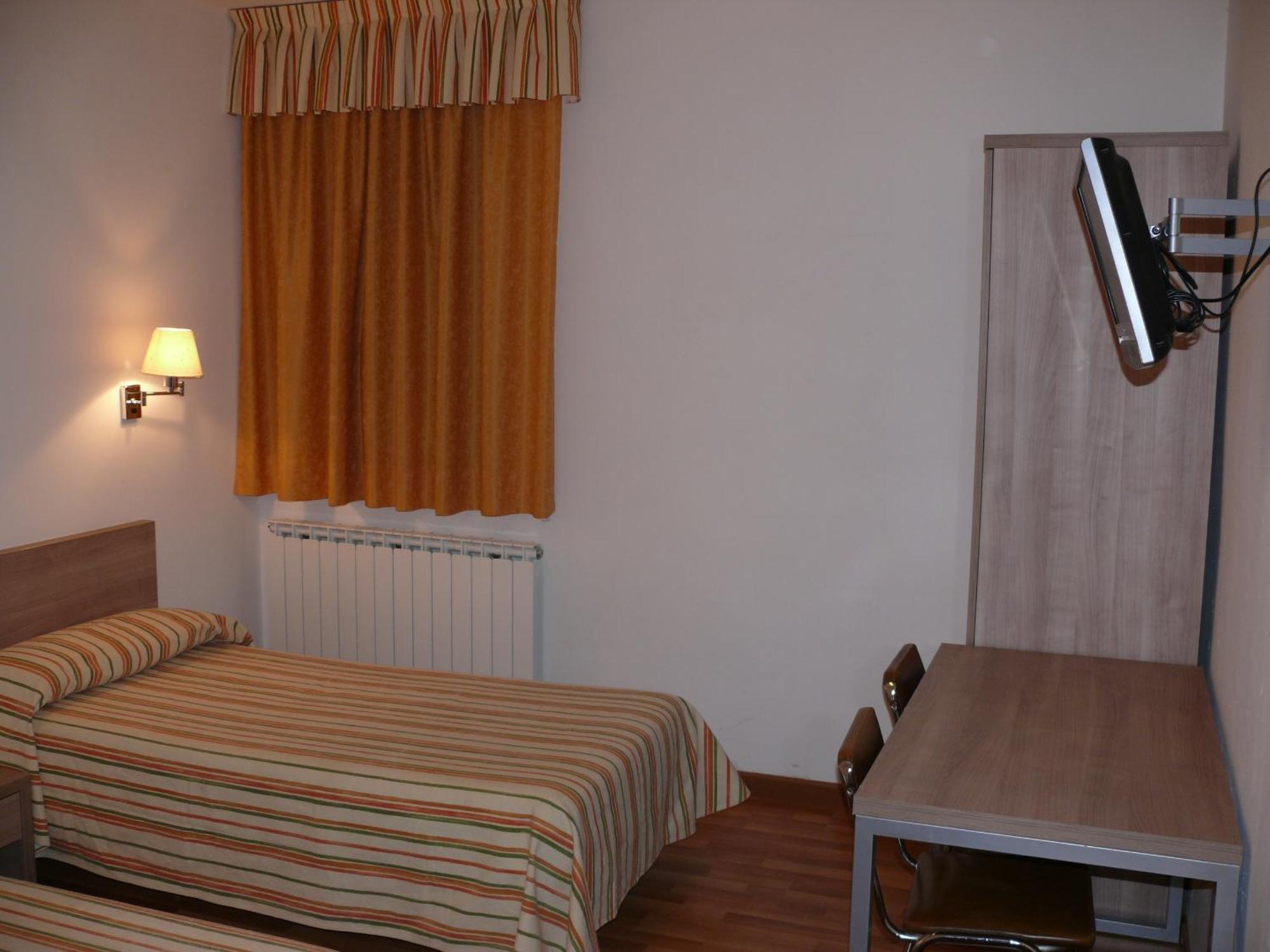 Hostal Muntanya Artesa de Segre Bagian luar foto