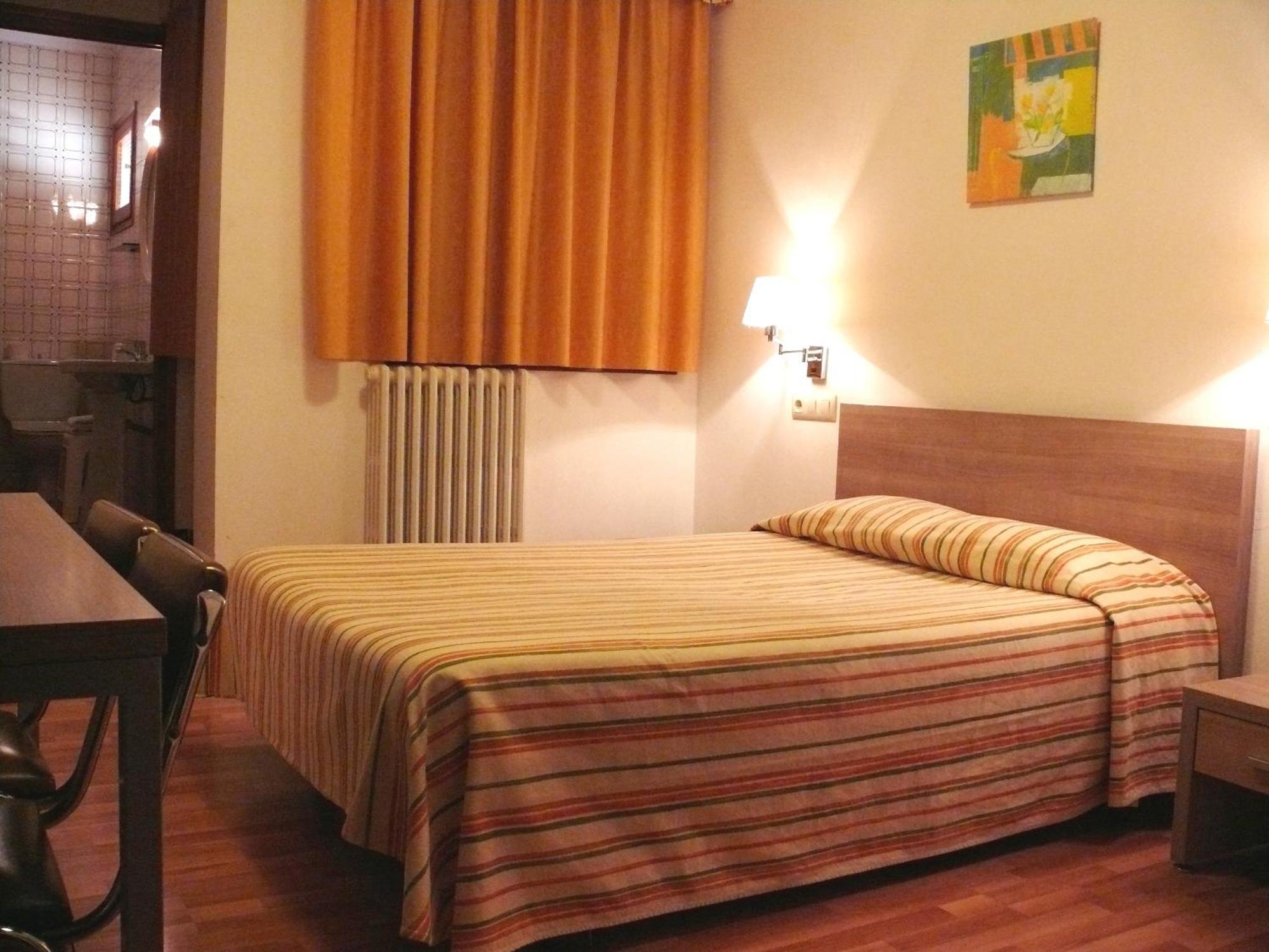 Hostal Muntanya Artesa de Segre Bagian luar foto
