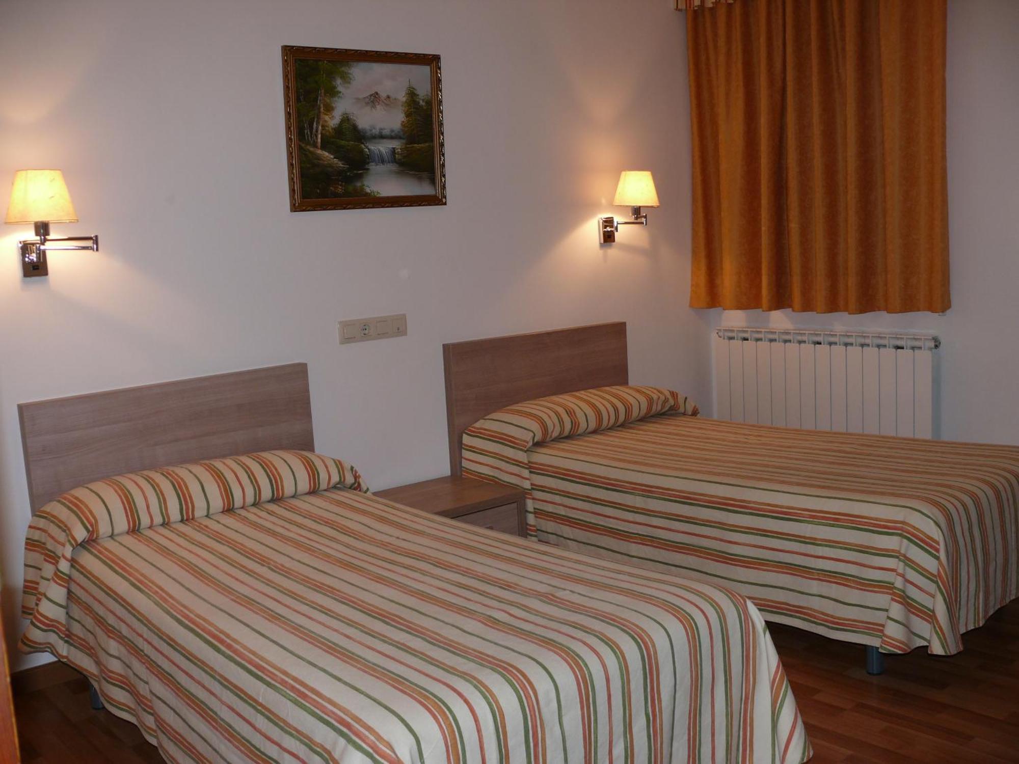 Hostal Muntanya Artesa de Segre Bagian luar foto