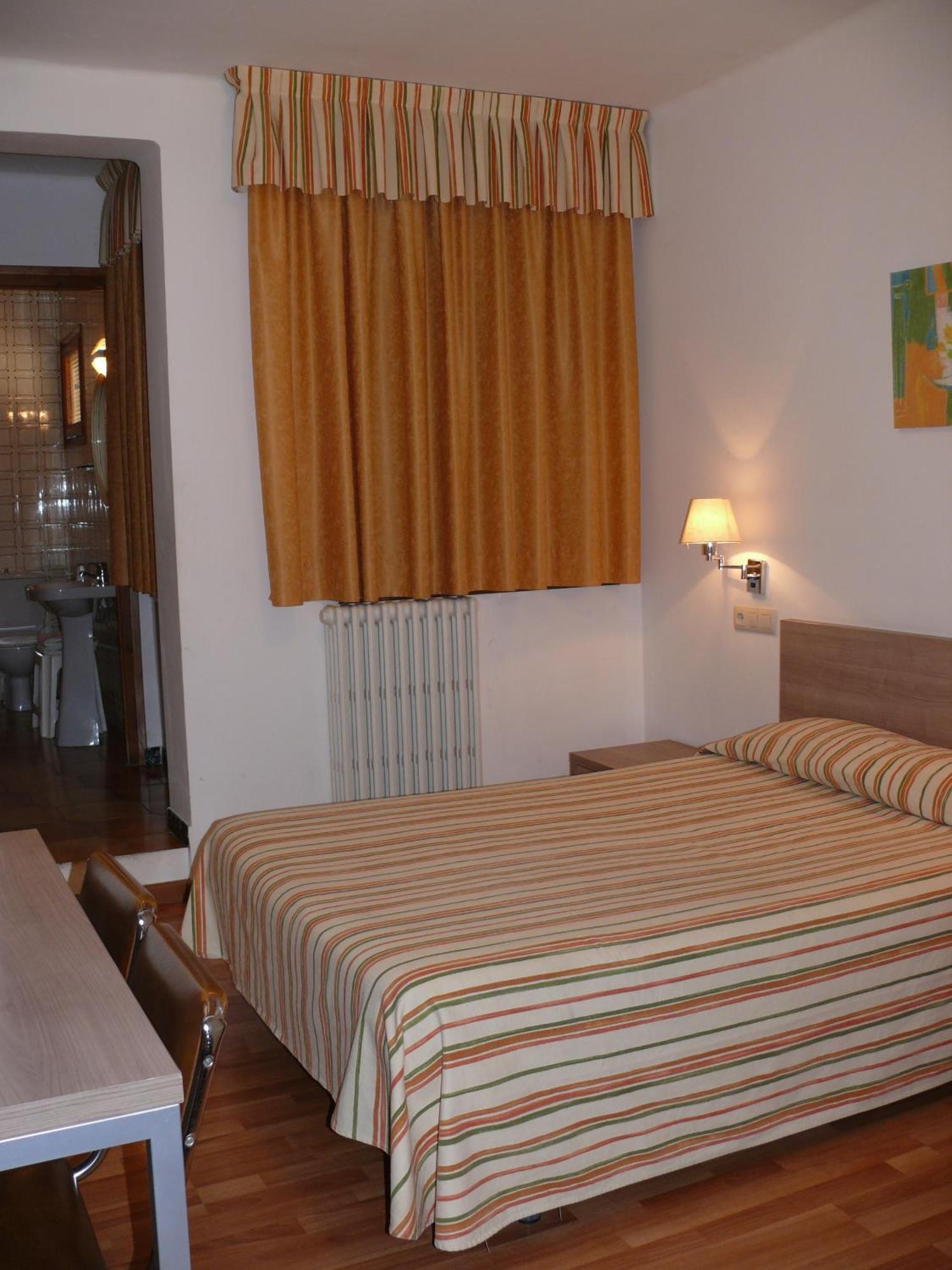 Hostal Muntanya Artesa de Segre Bagian luar foto