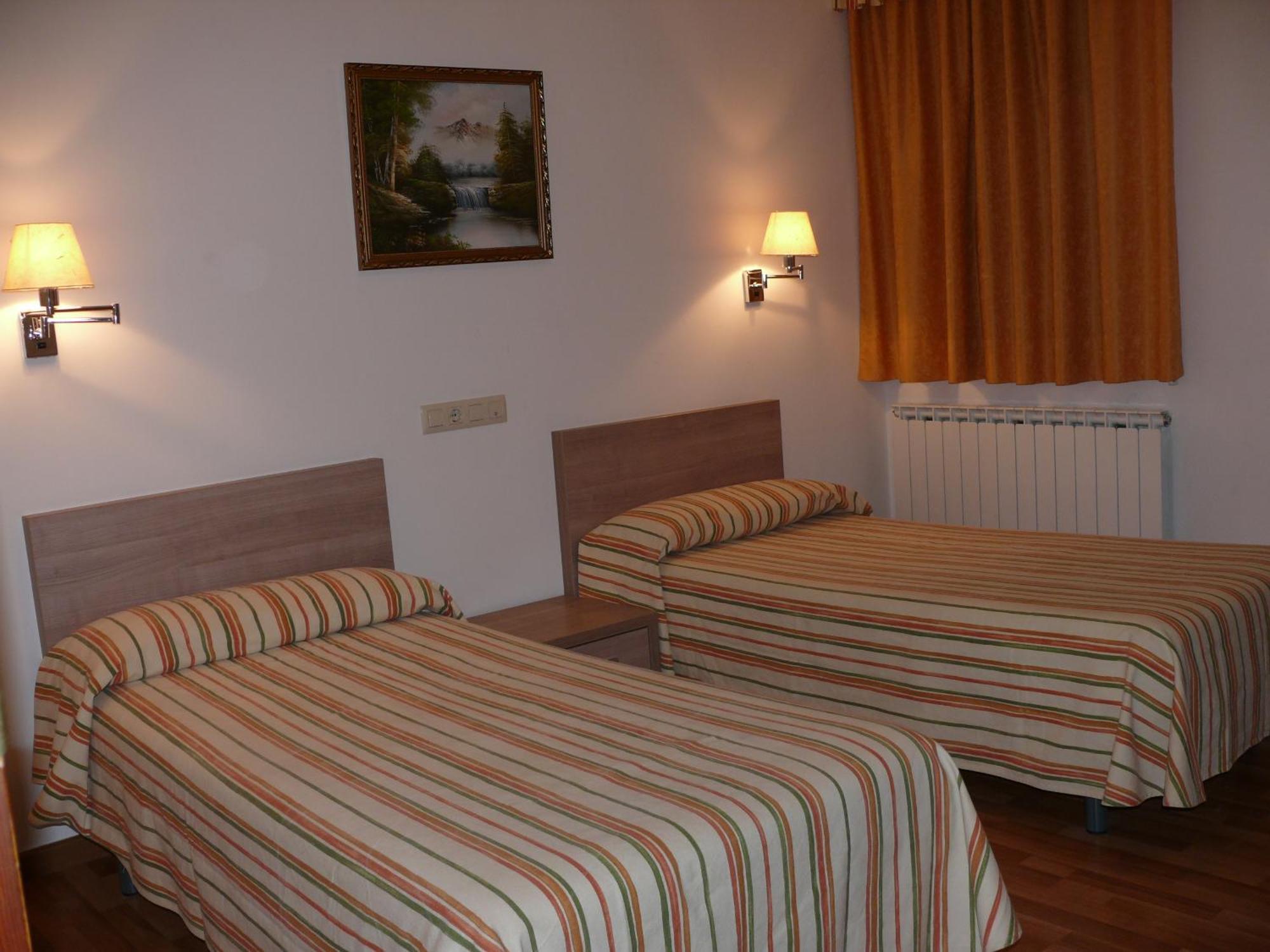 Hostal Muntanya Artesa de Segre Bagian luar foto